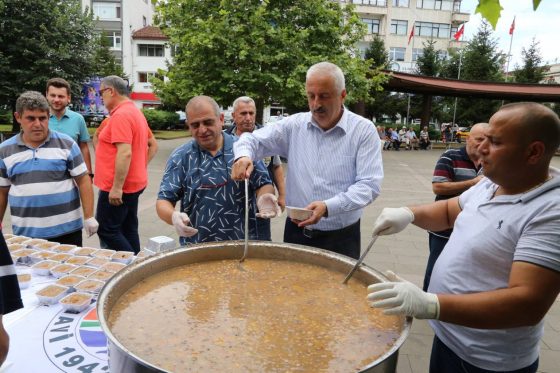 Cuma Namazı Çıkışında Vatandaşlarımıza Aşure İkramında Bulunuldu