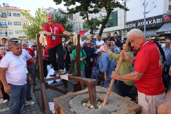 Gelenekten Gelen Lezzet: Dibek’te Mısır Ayıklama