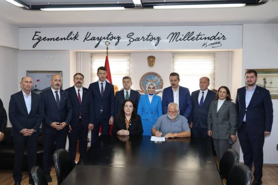 Bakan Mahinur Özdemir Göktaş Arhavi’yi Ziyaret Etti, Yaşlı Bakım Evi İçin Protokol İmzalandı