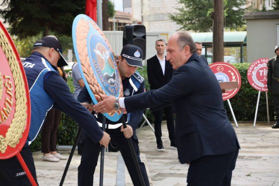 29 Ekim Cumhuriyet Bayramı Çelenk Sunma Töreni ile Başladı