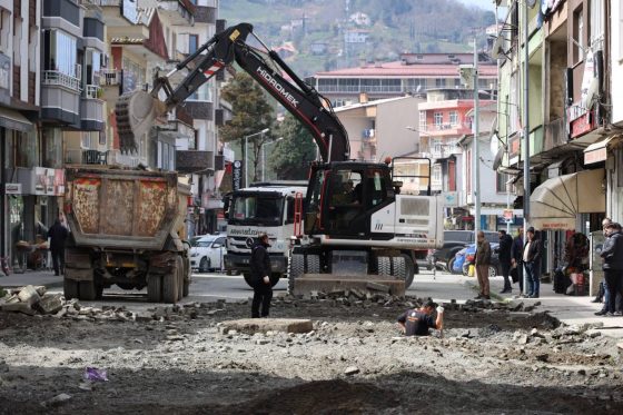 Fevzi Çakmak Caddesi’nde Yol ve Kaldırım Yenileme Çalışmaları Başladı