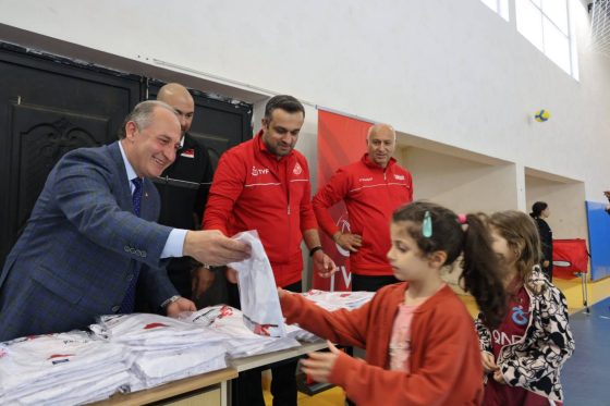 Arhavi’de Fabrika Voleybol Heyecanı Başladı