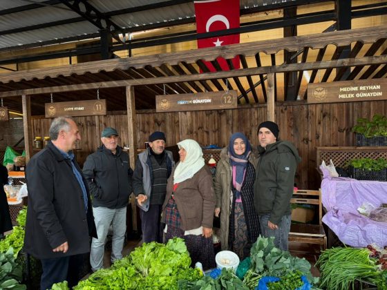 Başkan Ataselim Arhavi Köy Pazarında Esnaf ve Vatandaşlarla Buluştu
