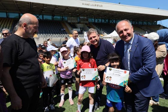 14. Arhavi Grassroots Herkes İçin Futbol Şenliğinin Kapanışı Coşkuyla Gerçekleştirildi